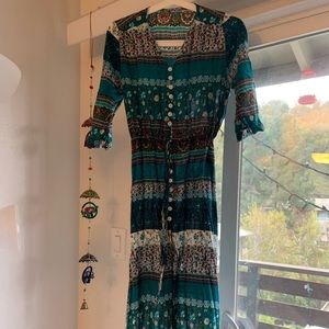 Beautiful Maxi dress with belt!